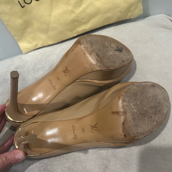 Louis Vuitton shoes - Picture 10 of 11